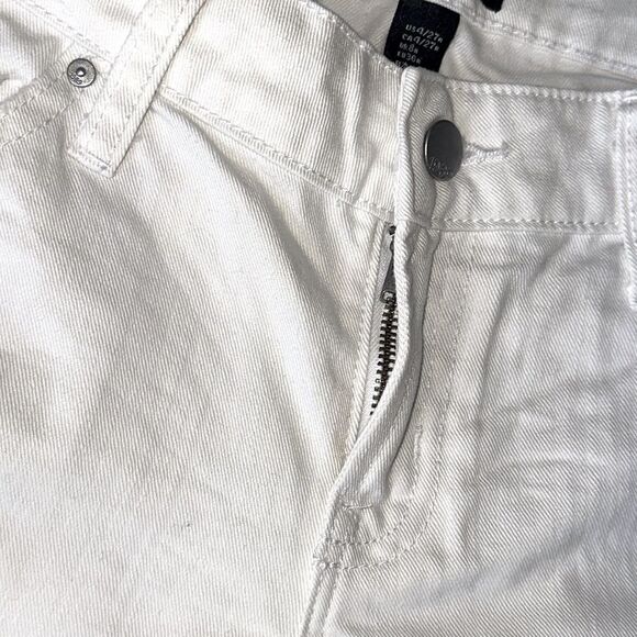 Gap Distressed White Denim Jean Shorts! - Picture 4 of 6